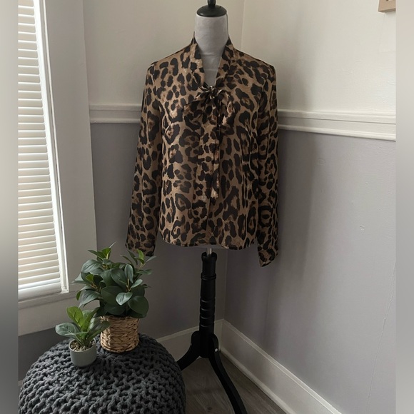🔵5 For $15🔵 Tie Neck Cheetah Print Top - Picture 1 of 6
